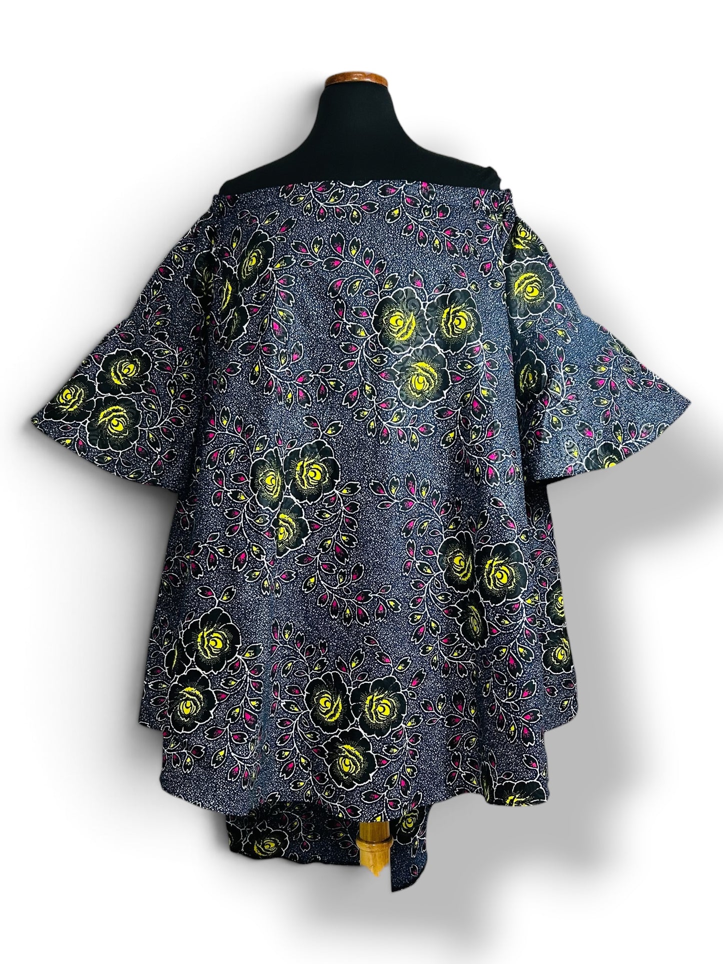 Caroline – Vestido Ankara Off-Shoulder