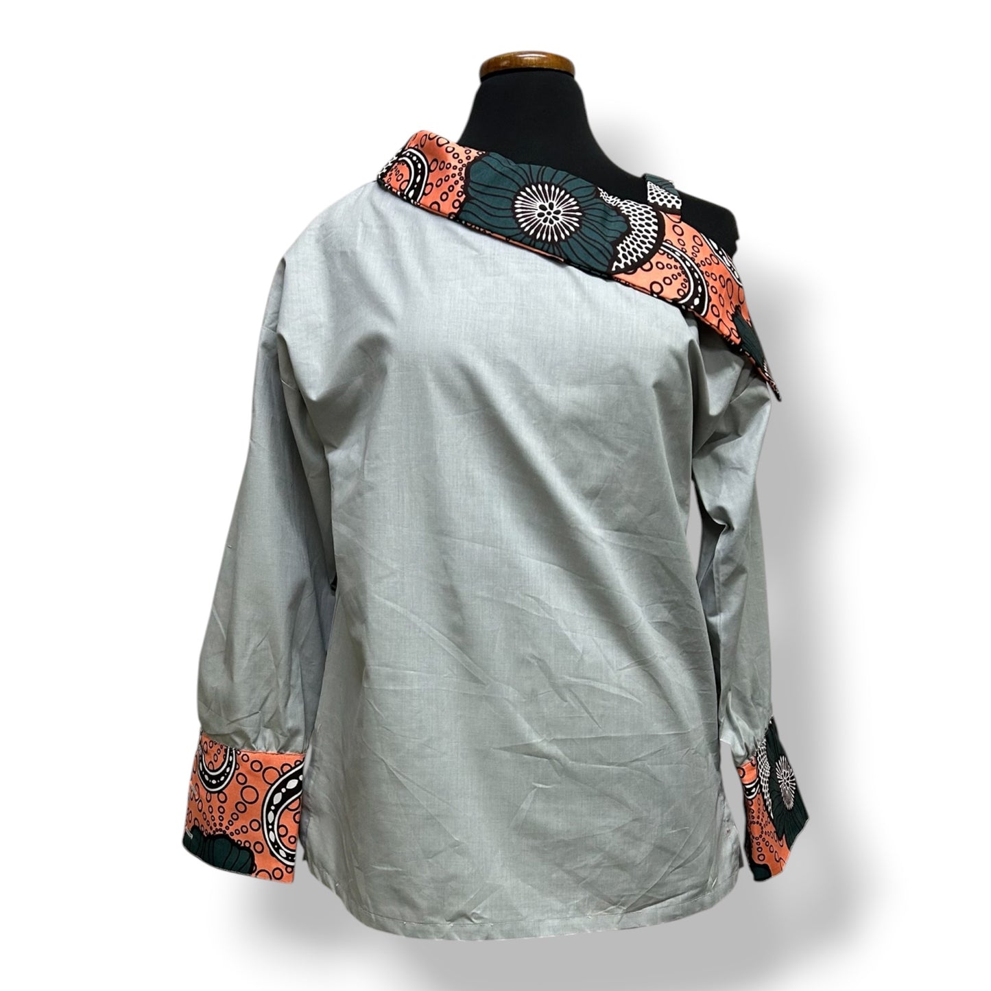 Ima – Camisa Afro Gris con Detalle Ankara
