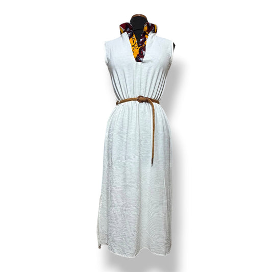 Nadia – Vestido Crinkle Blanco con Solapa Ankara